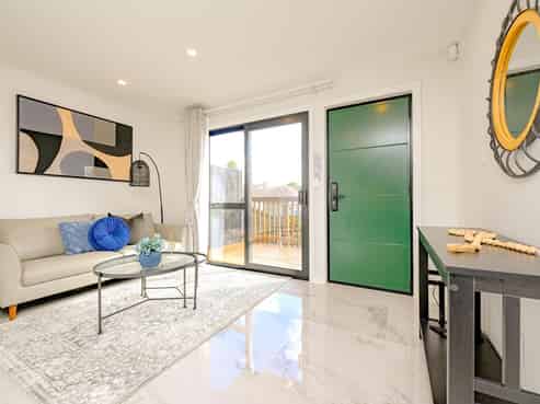 8/460 Massey Road, Mangere