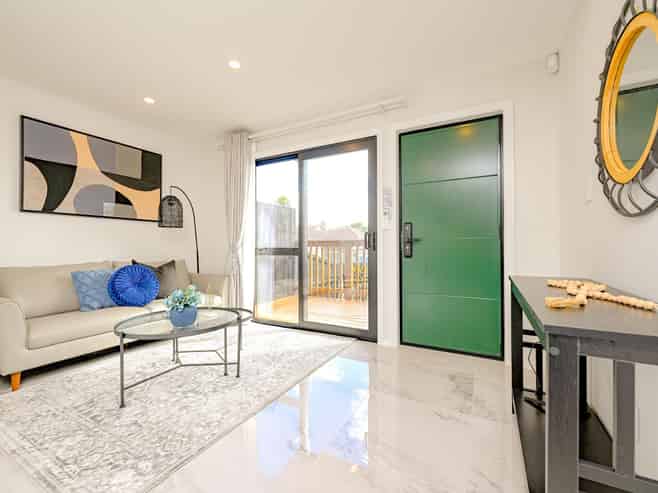 8/460 Massey Road, Mangere