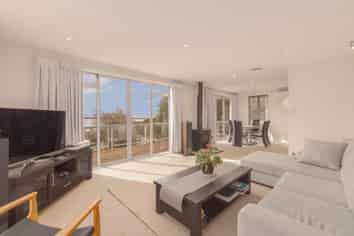 75 Soleares Avenue, Mount Pleasant