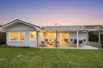 18 Booralee Avenue, Botany Downs