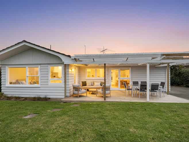 18 Booralee Avenue, Botany Downs