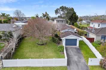 18 Booralee Avenue, Botany Downs