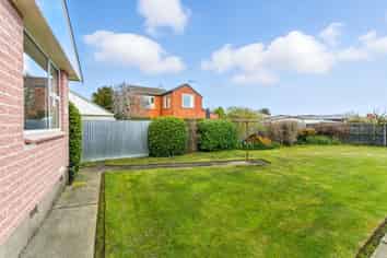 70 Daniels Road, Redwood