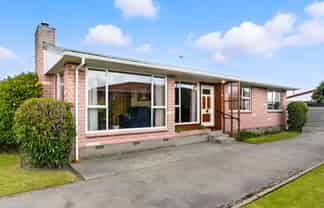 70 Daniels Road, Redwood
