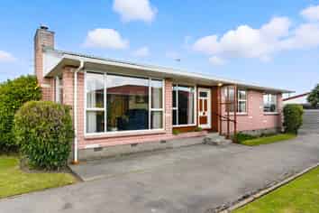 70 Daniels Road, Redwood