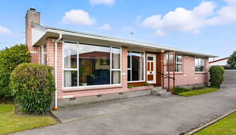 70 Daniels Road, Redwood