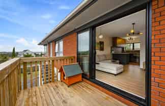 2/1 Forsythe Place, Massey