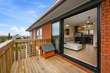 2/1 Forsythe Place, Massey