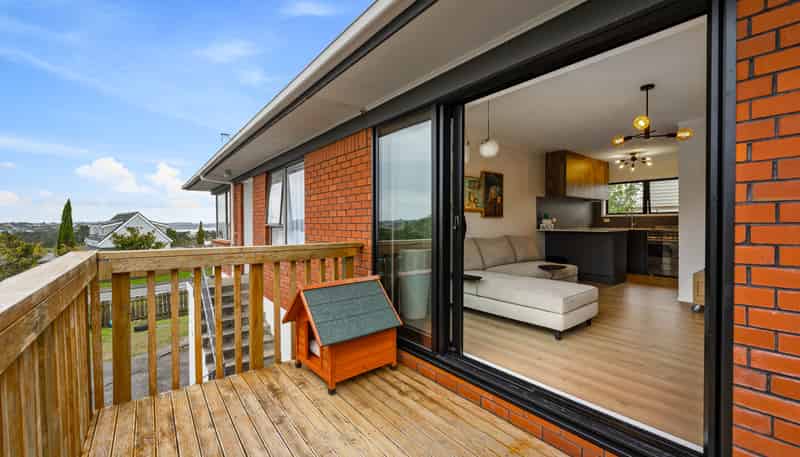 2/1 Forsythe Place, Massey