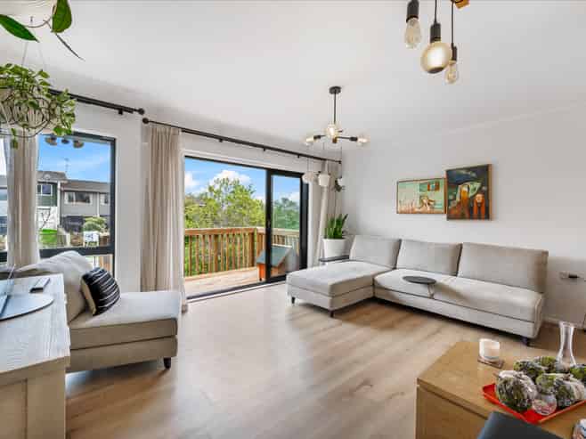 2/1 Forsythe Place, Massey