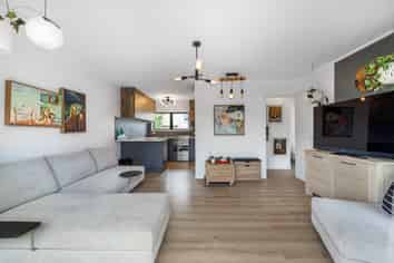 2/1 Forsythe Place, Massey