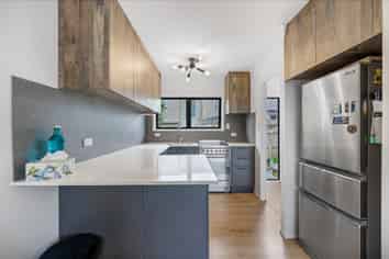 2/1 Forsythe Place, Massey