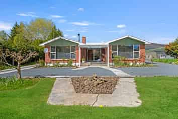 95/97 Main Road, Clinton and Surrounds