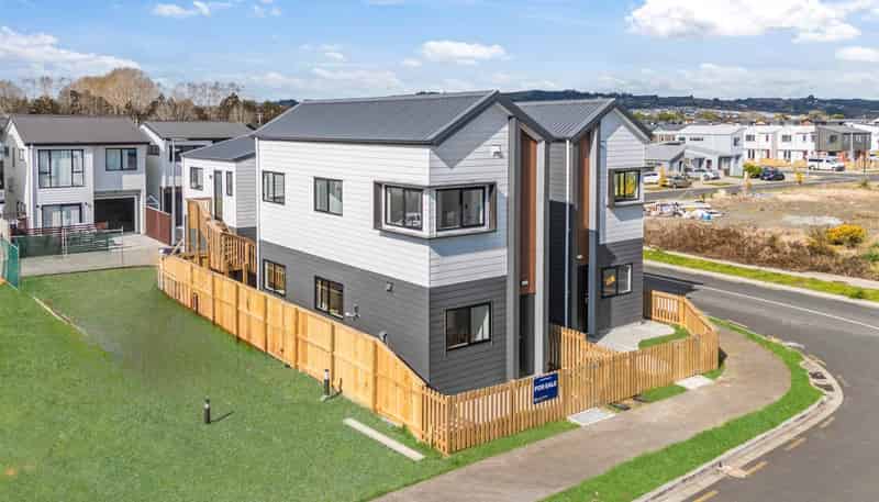 16  Whare Kauri Road, Papakura