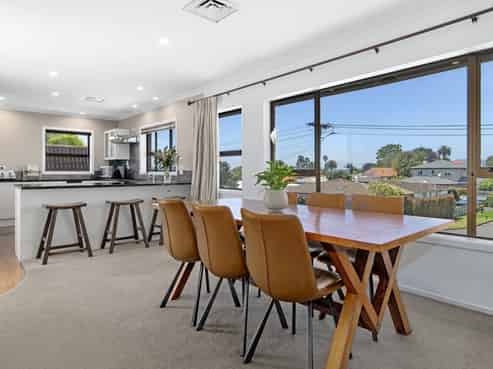 32 Briarley Street, Avenues