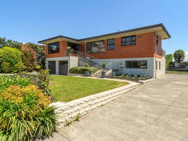 32 Briarley Street, Avenues