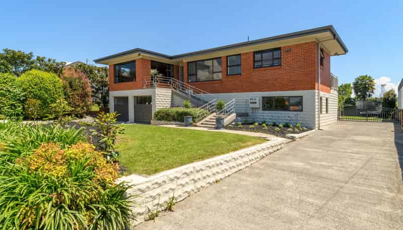 32 Briarley Street, Avenues