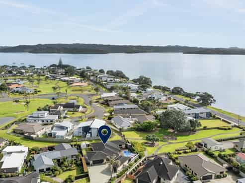 44 Bermuda Place, One Tree Point