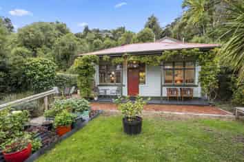2 Bacon Street, Broad Bay