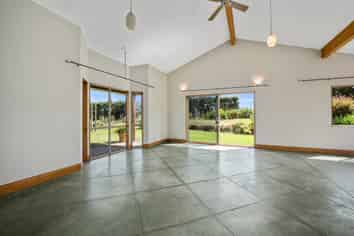 10 Merewhira Road, Paremoremo