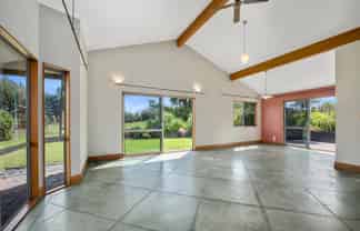 10 Merewhira Road, Paremoremo