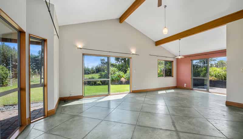 10 Merewhira Road, Paremoremo