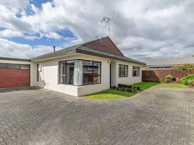 174B Bartholomew Road, Levin