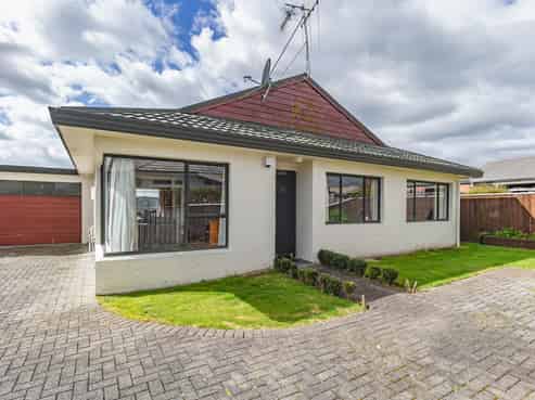 174B Bartholomew Road, Levin