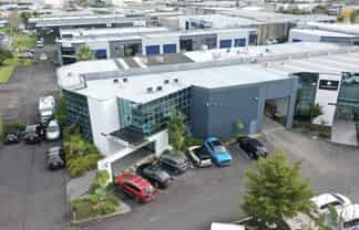 Road front office warehouse