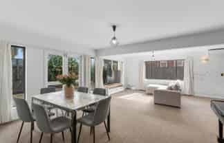 1/8 Cottesmore Close, Burnside