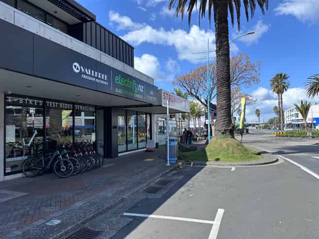 Flexible lease opportunity Service, Retail or Office