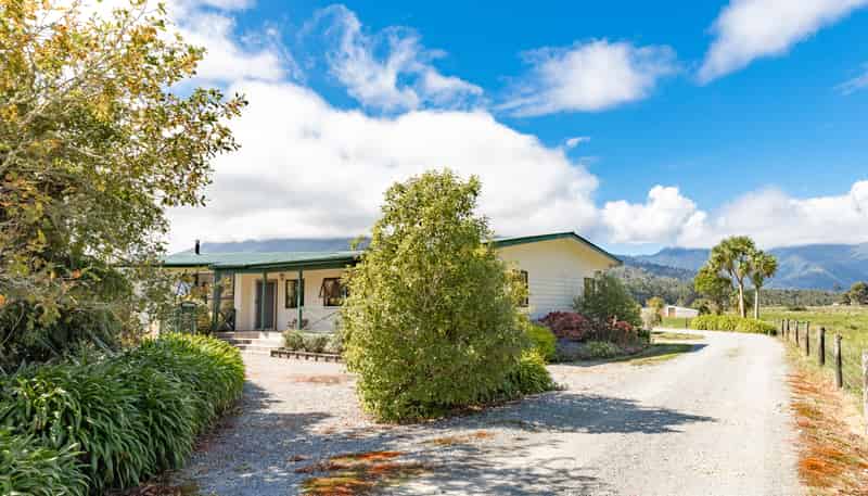 1084 Nikau Road, Mokihinui