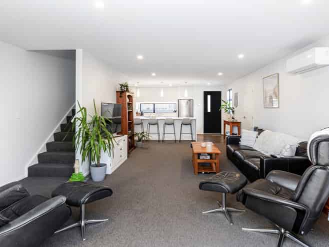 2/38 Wildberry Street, Woolston