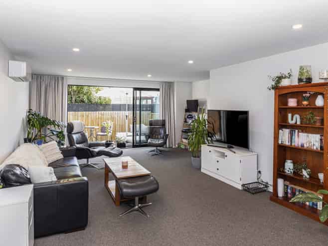 2/38 Wildberry Street, Woolston