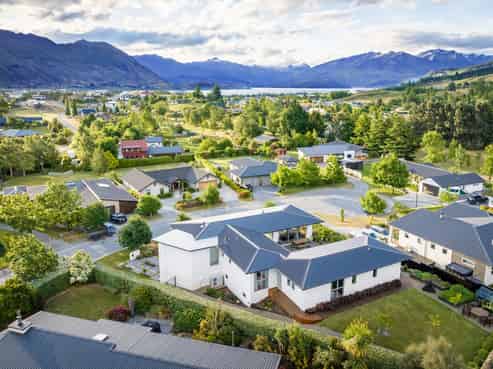 10 Bevan Place, Wanaka