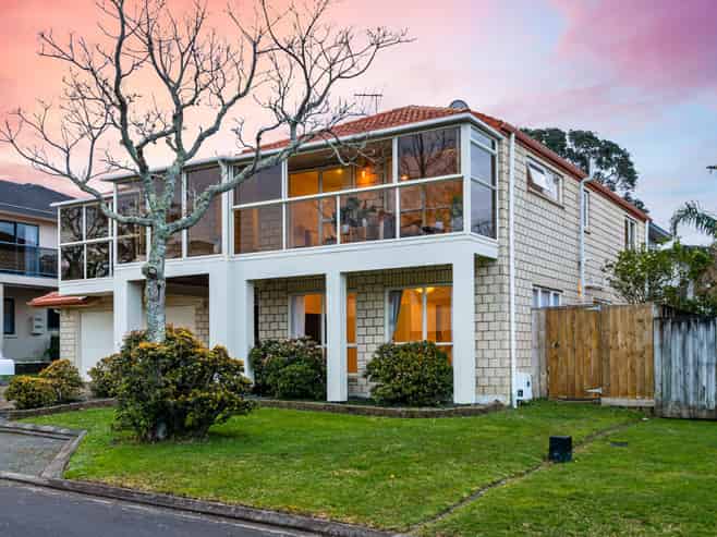 18 Tollana Road, Te Atatu Peninsula