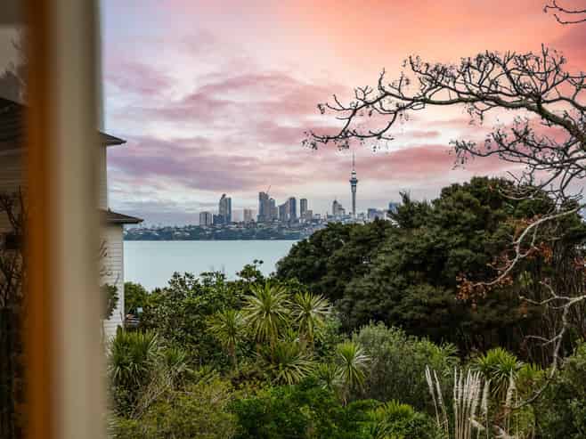 18 Tollana Road, Te Atatu Peninsula