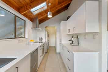 28a Gladstone Road, Northcote