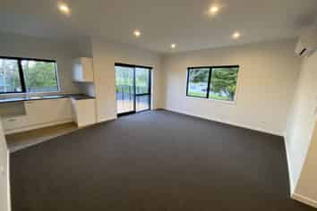 2/169 Knighton Road, Hillcrest