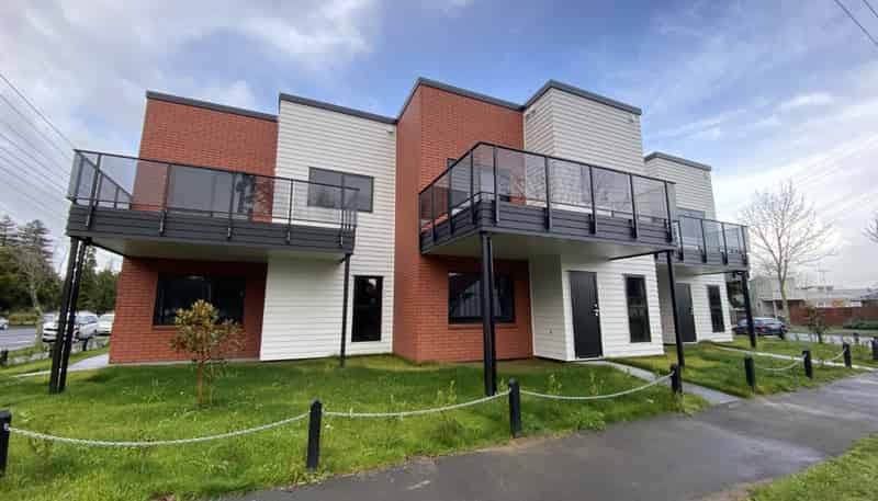 2/169 Knighton Road, Hillcrest