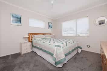 64 Sapphire Drive, Hairini