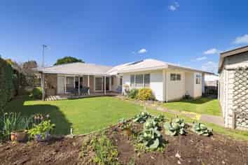 64 Sapphire Drive, Hairini