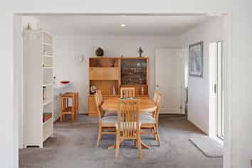 64 Sapphire Drive, Hairini