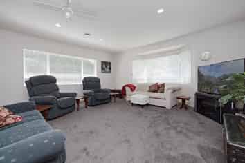 64 Sapphire Drive, Hairini