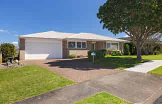 64 Sapphire Drive, Hairini