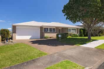 64 Sapphire Drive, Hairini