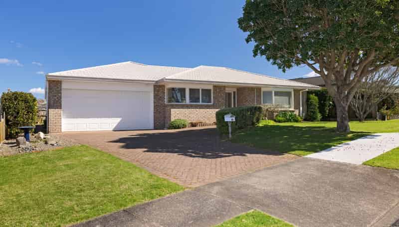 64 Sapphire Drive, Hairini