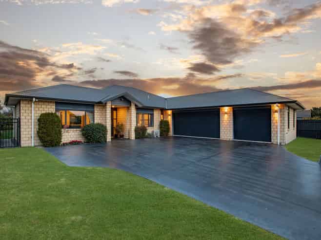 9 Aquila Crescent, Rototuna North
