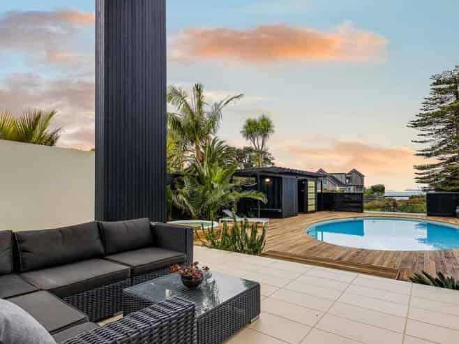 303 Beach Road, Campbells Bay