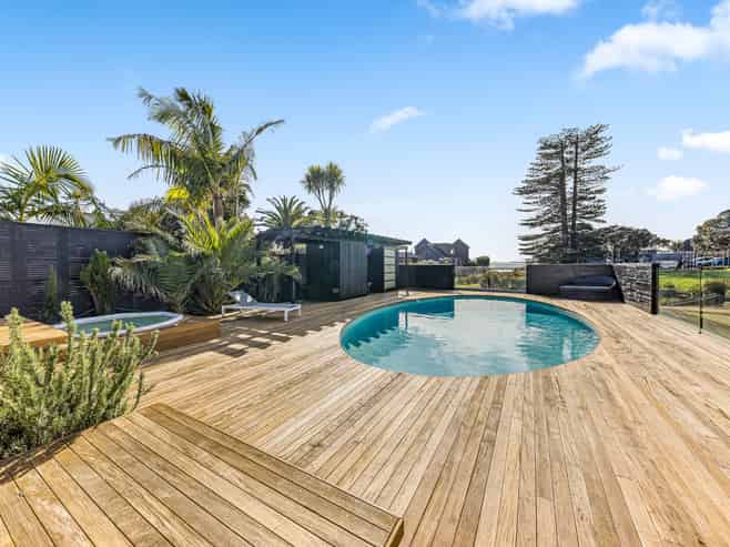 303 Beach Road, Campbells Bay